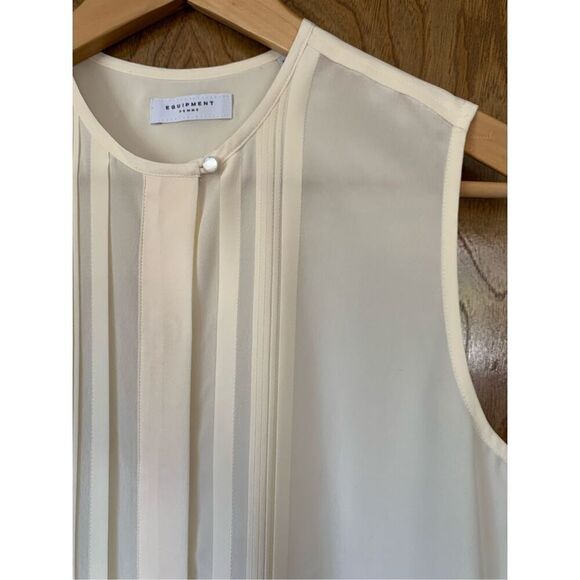 Equipment Silk Sleeveless Pleated Button Top Cream Size XS - Picture 5 of 12